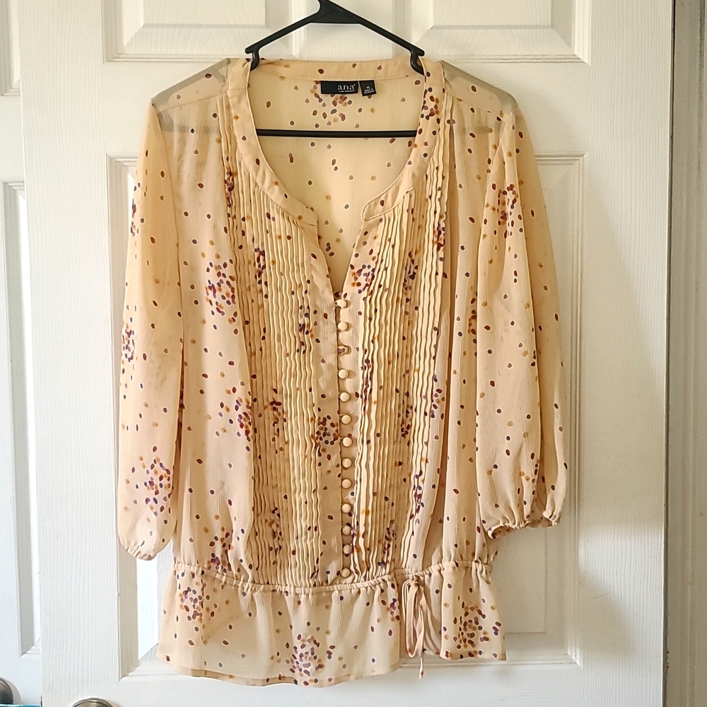 Beautiful cream/beige multi print business casual shirt
